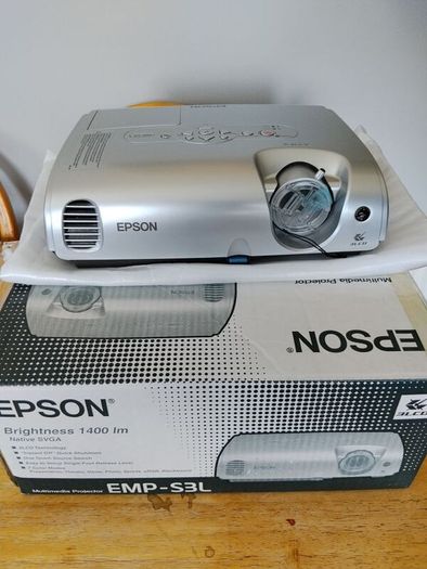 Epsom projector (brand new)
