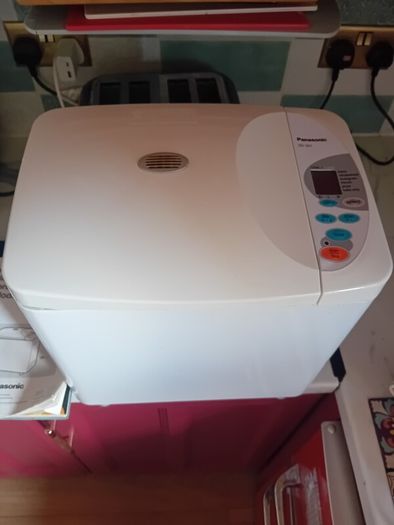 Panasonic bread maker with book