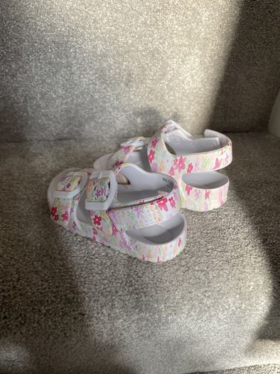 Toddler sandals size 22/ 5 - new