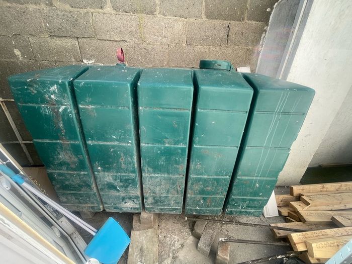 Oil tank