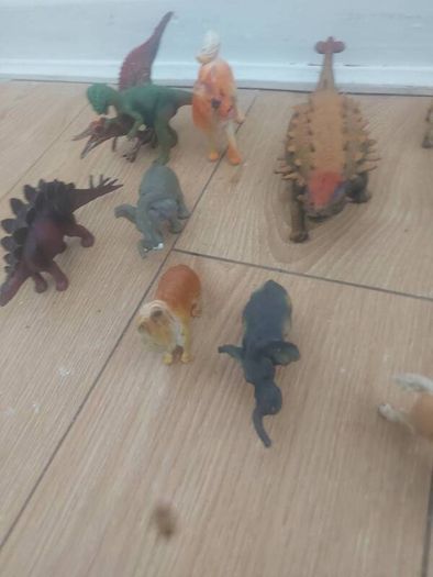 Animal figurines