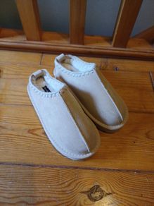 BNWT Size 2 Girls Cream Faux Fur Whipstitch Slippers