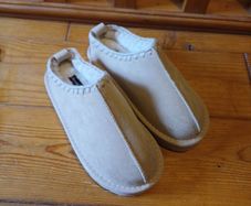 BNWT Size 2 Girls Cream Faux Fur Whipstitch Slippers