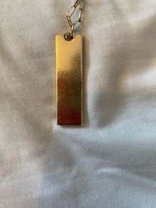 gold chain and bar