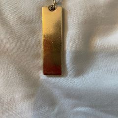 gold chain and bar