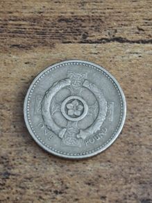 Great Britain UK 1996 One Pound Elizabeth II Coin, Celtic Cross - free standard postage