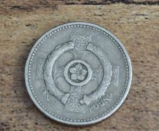 Great Britain UK 1996 One Pound Elizabeth II Coin, Celtic Cross - free standard postage