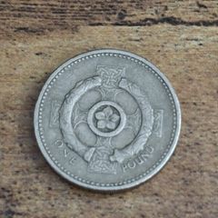Great Britain UK 1996 One Pound Elizabeth II Coin, Celtic Cross - free standard postage