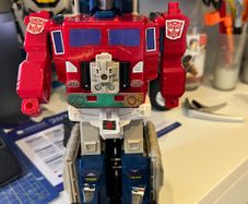 Transformer Powermaster Optimus Prime with Hi-Q