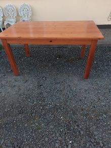 kitchen table and chairs