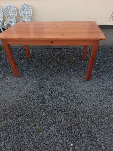 kitchen table and chairs