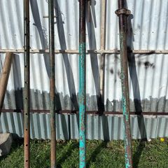 2 Heavy Duty Acrow props