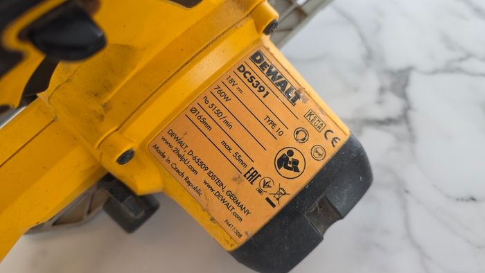 DeWalt DCS391 Cordless Circular Saw skillsaw