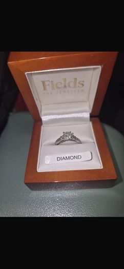 18ct white gold ring