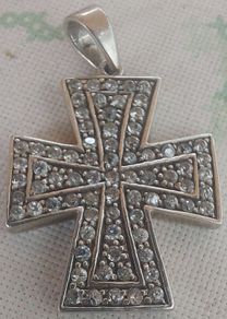 Sterling silver cross pendant