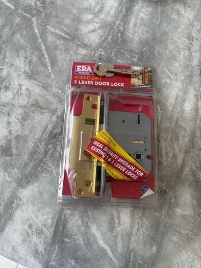door handle with lock