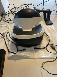 ps 4 and virtual reality headset