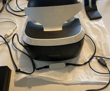 ps 4 and virtual reality headset