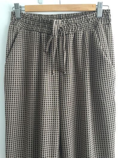 BRAND NEW Ladies Trousers: Size 10