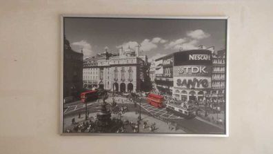 London Piccadilly Circus Framed Wall Art (140x100cm)