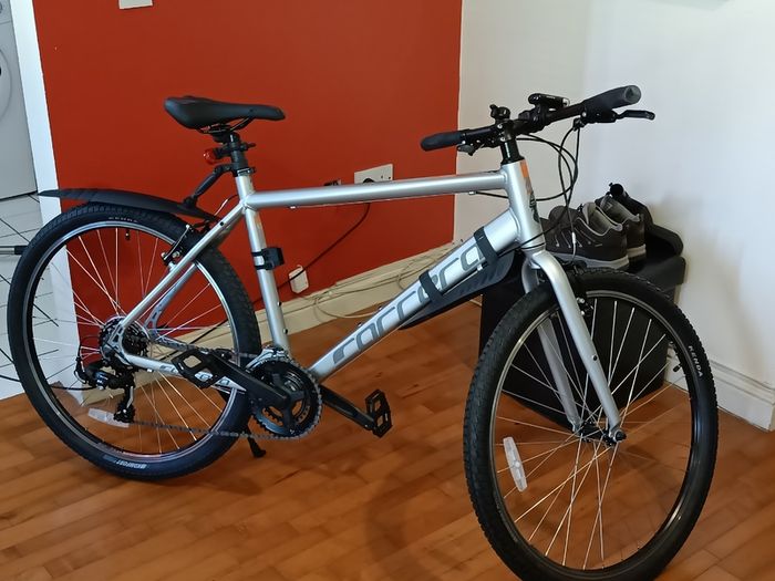 Carrera Parva Mens Hybrid Bike & Accessories