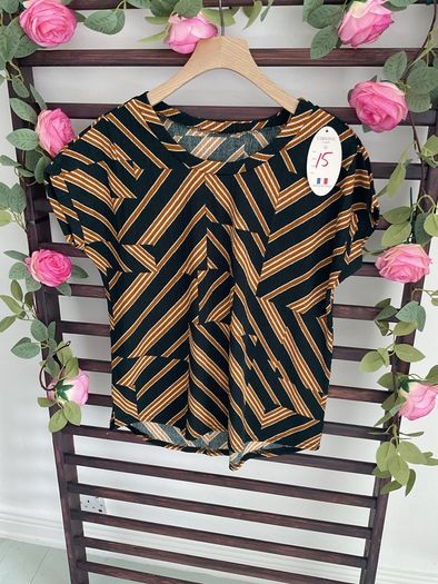 top Bnwt dark green & mustard top onesize