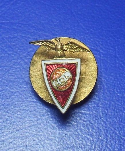 COL CLUBE ORIENTAL DE LISBOA (Portuguese football club) - a vintage membership badge (1940's - 1960's)