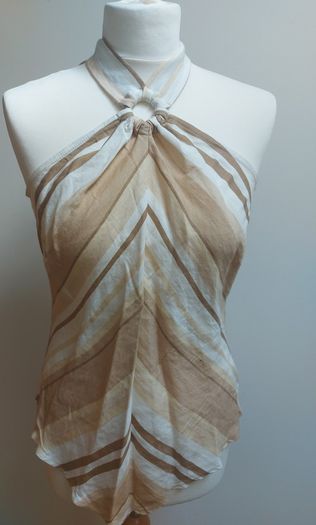 Wallis top.