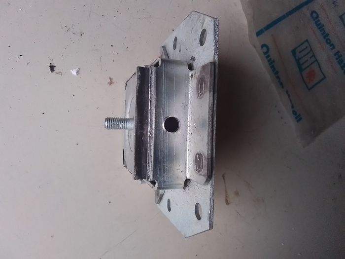 Renault 4/6 Transmission Mount.