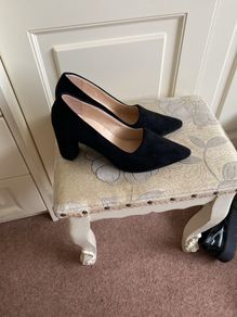 Hogl size 8 black suede heels - worn once
