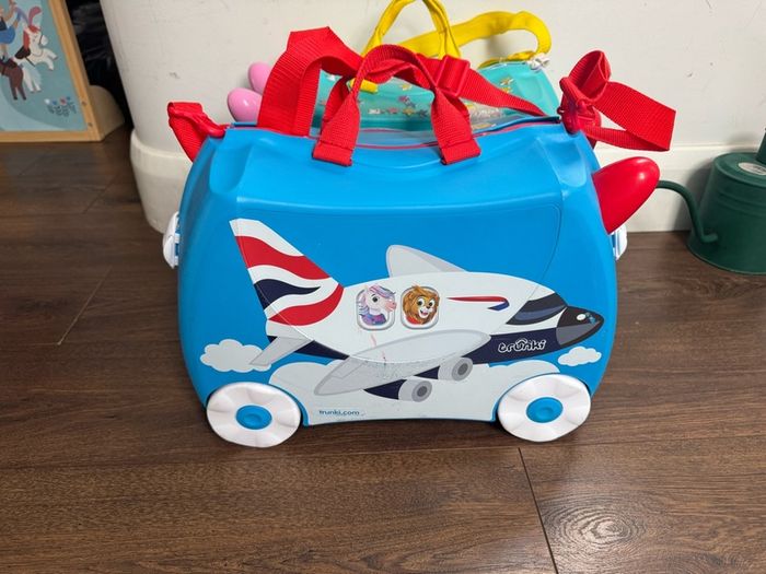 2 kids trunki suitcase