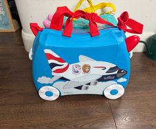 2 kids trunki suitcase