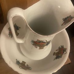 1940s Classic wash jug and bowl
