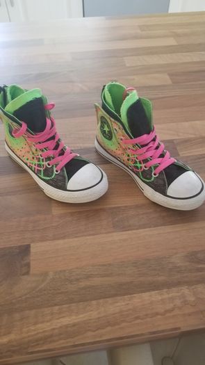 Girls Converse