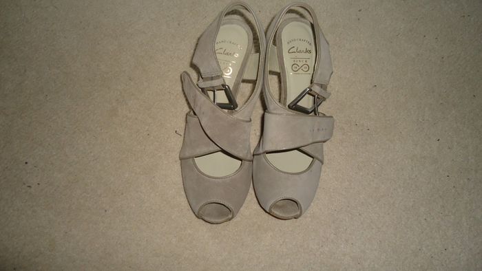 CLarks beige sandals