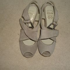 CLarks beige sandals