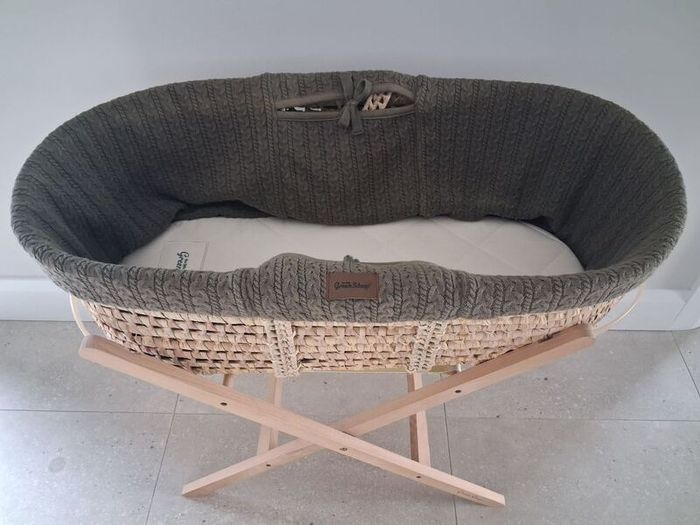 Green sheep moses basket