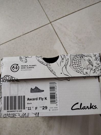 New.Clarks boys shoes.size 11F/Eur29