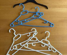 Set of x6 clothing hangers