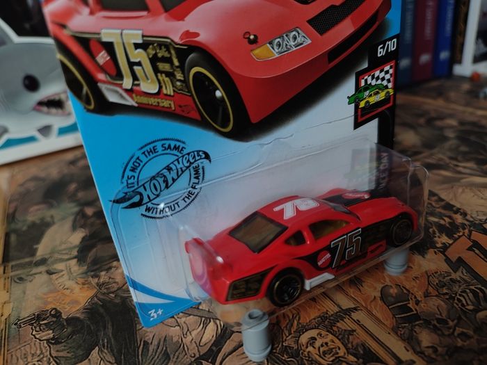 Red Circle Tracker ! Mattel 75th Anniversary ! Hot Wheels ! 2018 ! Mattel !