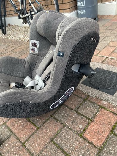 Cybex Sirona z i car seat and base