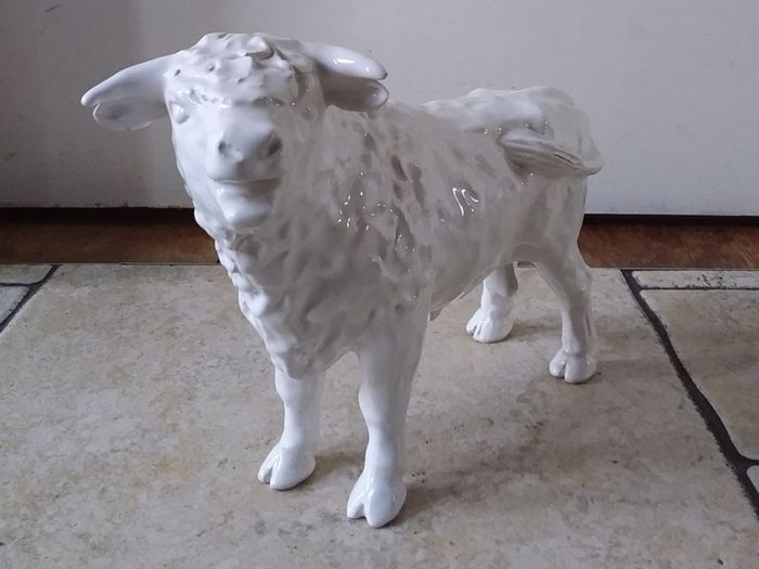 Shebeg Isle of Man : White Bull - Repaired