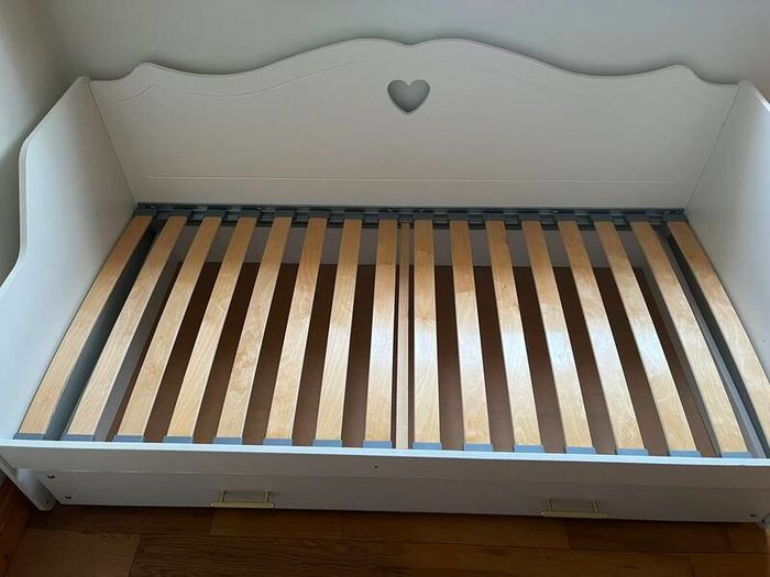 Kids Beds. White wooden storage bed.(164 x 85 x30 cm). Excellent cond. Mattress included.