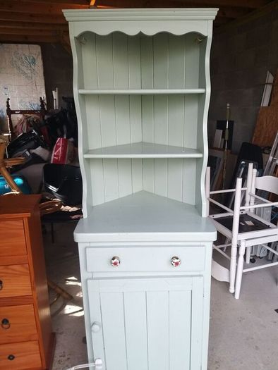 corner dresser