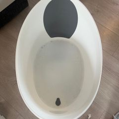 Snuggle toddler bath