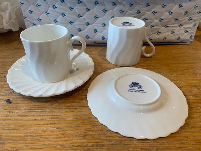 Aynsley Fine Bone China Set of 8 Coffee Cups & Saucers