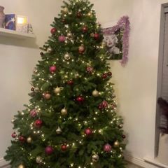 Beautiful realistic 7.5ft Christmas tree