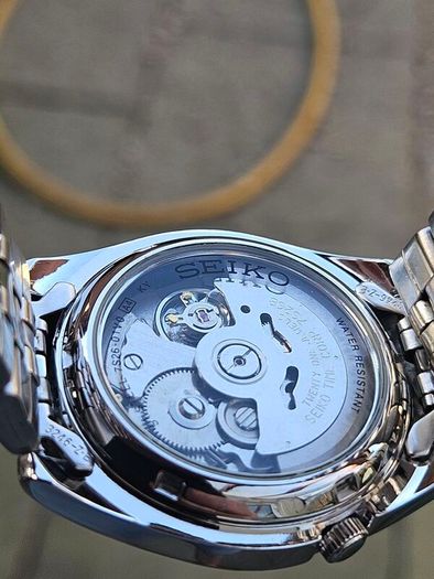 Watch Seiko 5 Automatic.