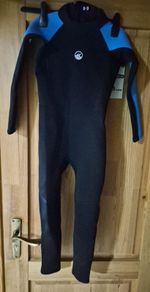 Wetsuits 8yrs and 10yrs 6euro each