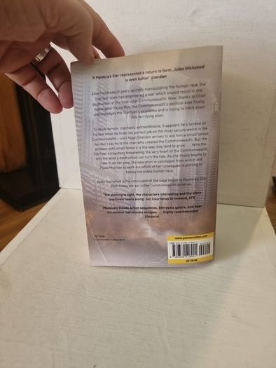 Peter F. Hamilton  Judas Unchained